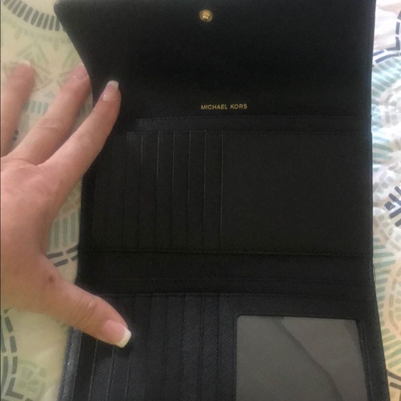 Michael Kors wallet - Picture 2 of 3